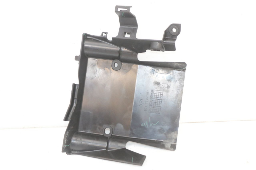 photo de KANAŁ CHŁODNICY YAMAHA XMAX X-MAX ABS 125 (2017 - 2020) - Inny kąt widzenia