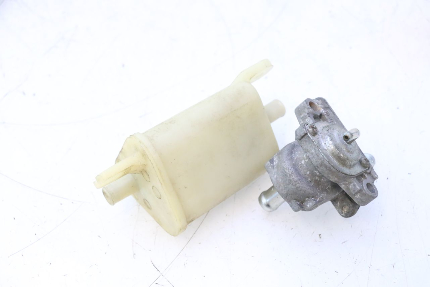 photo de ELEKTROMAGNETYCZNY ZAWÓR CANISTER YAMAHA YP MAJESTY 125 (2007 - 2010) - Szczegół części