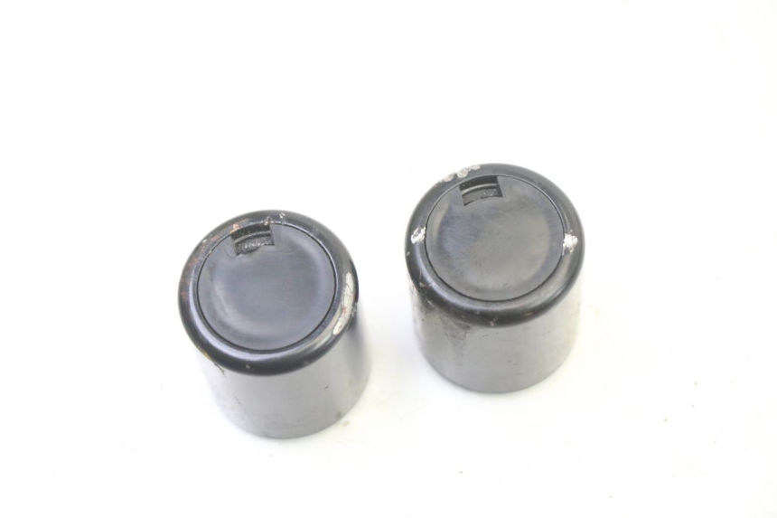 photo de ZAŚLEPKA KIEROWNICY SUZUKI GSR 750 (2011 - 2017) - Szczegół części