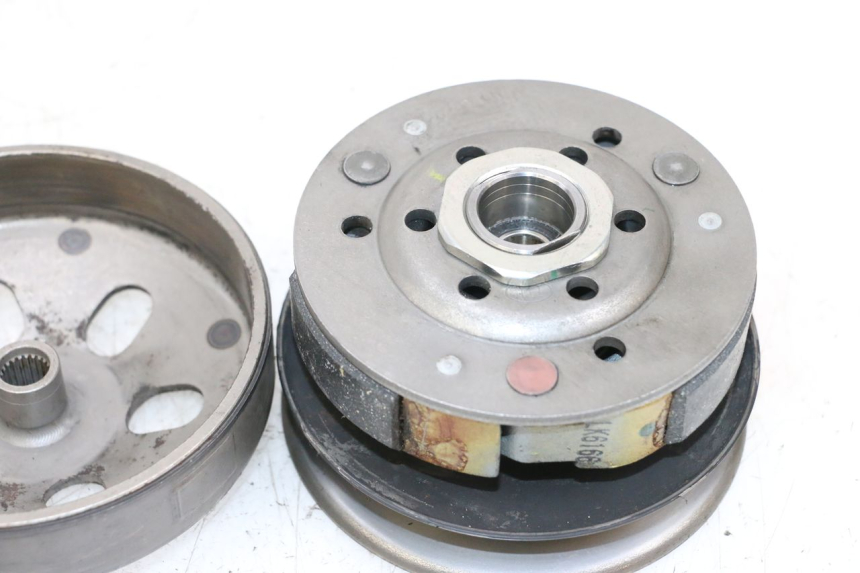 photo de SPRZĘGŁO PEUGEOT KISBEE 4T 50 (2018 - 2022) - Zbliżenie techniczne