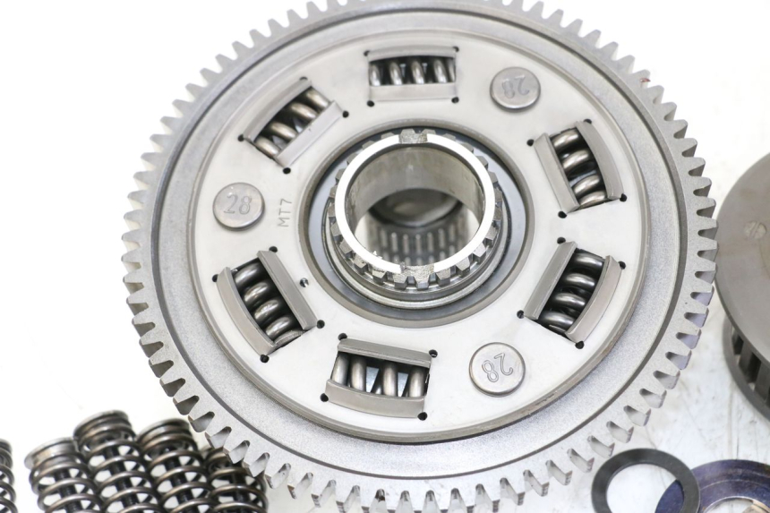 photo de SPRZĘGŁO SUZUKI GSR 750 (2011 - 2017) - Szczegóły charakterystyczne