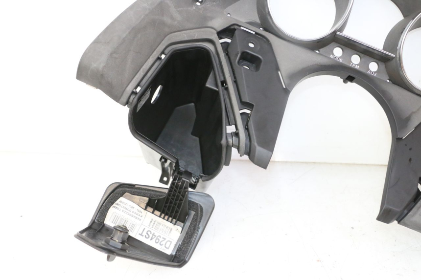 photo de OBUDOWA LICZNIKA KYMCO DINK STREET 125 (2009 - 2014) - Widok z bliska