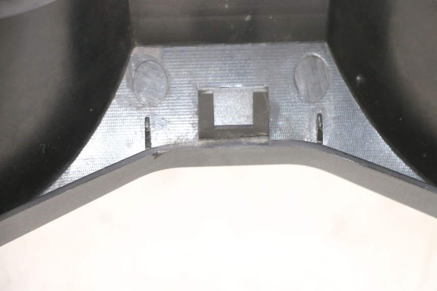 photo de OBUDOWA LICZNIKA SUZUKI DL V STROM 1000 (2002 - 2007) - Zbliżenie techniczne