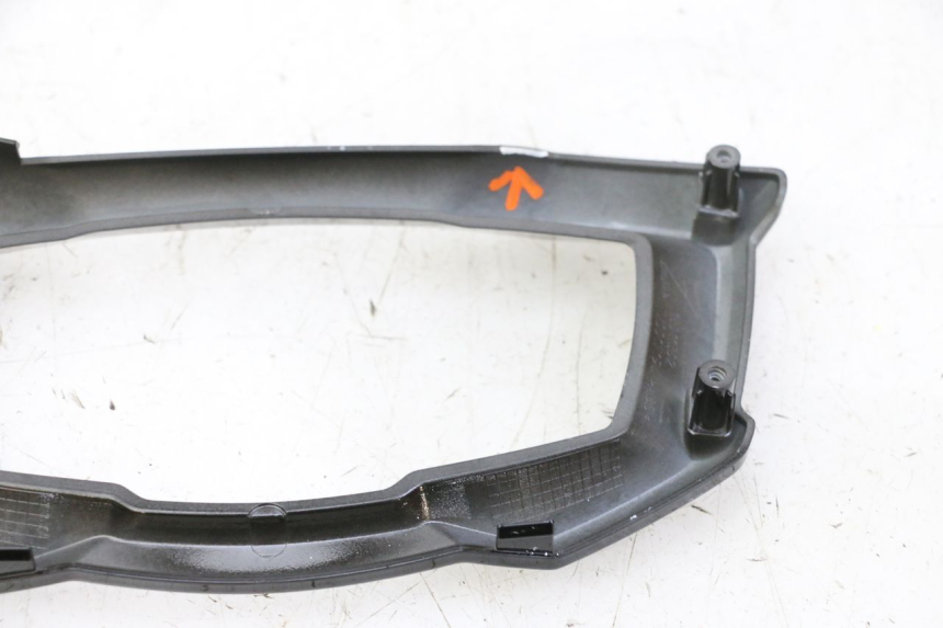 photo de OBUDOWA LICZNIKA PIAGGIO MP3 HPE 310 (2024 - 2025) - Zbliżenie techniczne