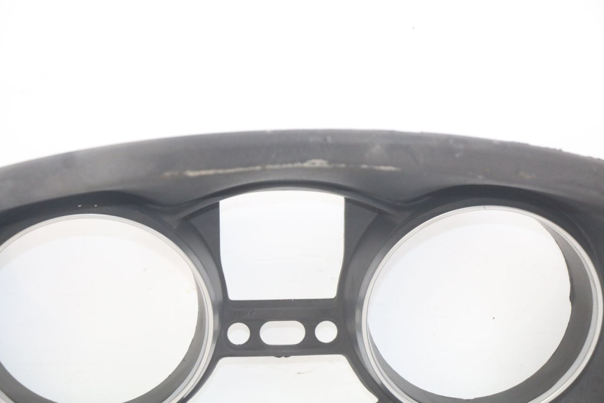 photo de OBUDOWA LICZNIKA PIAGGIO MP3 LT 400 (2007 - 2012) - Szczegóły charakterystyczne