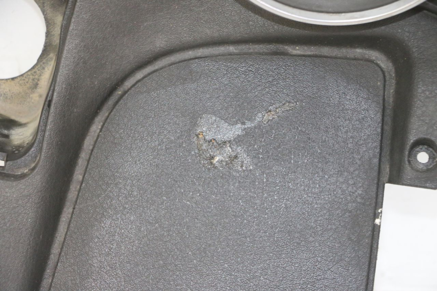 photo de OBUDOWA LICZNIKA PIAGGIO MP3 LT 300 (2010 - 2016) - Stan powierzchni