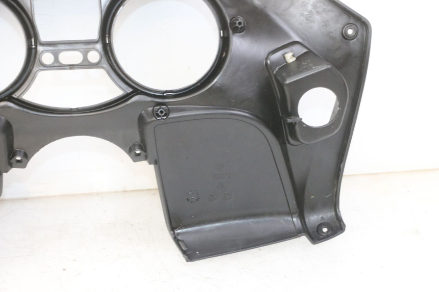 photo de OBUDOWA LICZNIKA PIAGGIO MP3 LT 300 (2010 - 2016) - Szczegóły charakterystyczne