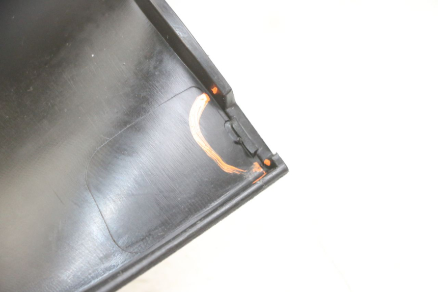 photo de OBUDOWA LICZNIKA PIAGGIO MP3 RL 250 (2006 - 2010) - Zoom stanu zużycia