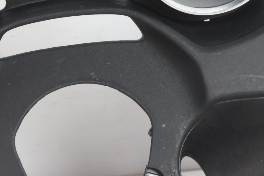 photo de OBUDOWA LICZNIKA PIAGGIO MP3 500 (2016 - 2018) - Zoom stanu zużycia