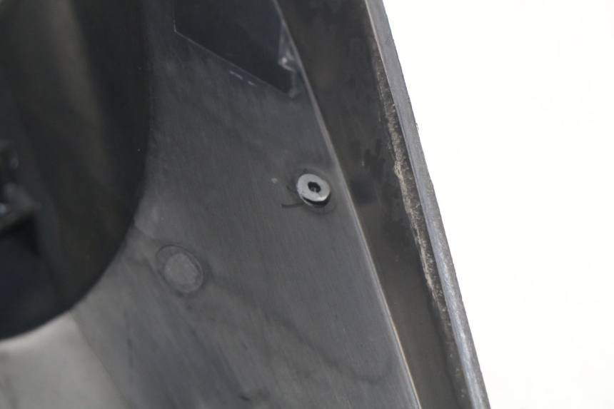 photo de OBUDOWA LICZNIKA PEUGEOT SATELIS 300 (2012 - 2015) - Zoom stanu zużycia