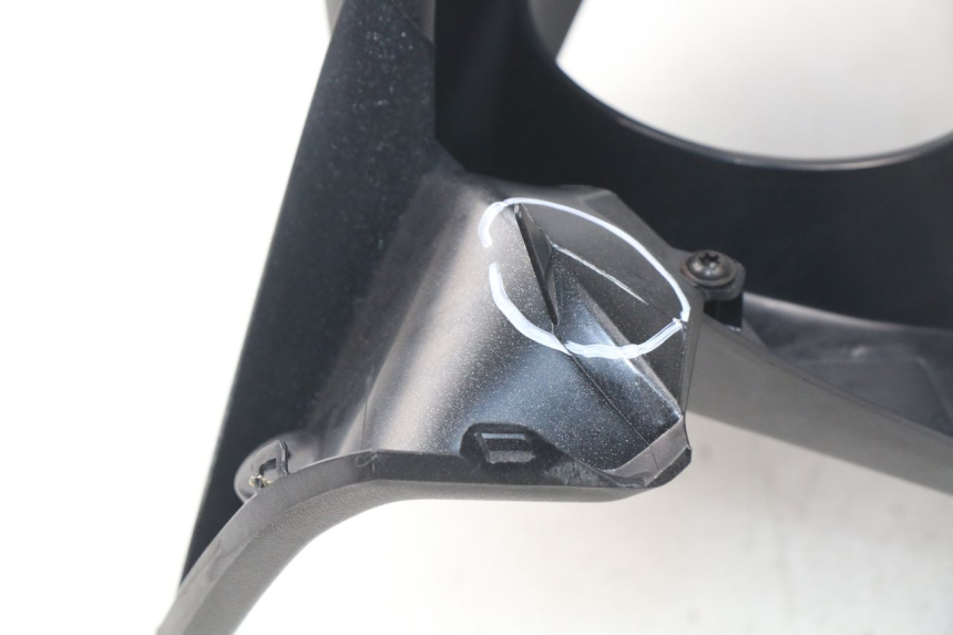 photo de OBUDOWA LICZNIKA PEUGEOT SATELIS 125 (2006 - 2009) - Zoom stanu zużycia