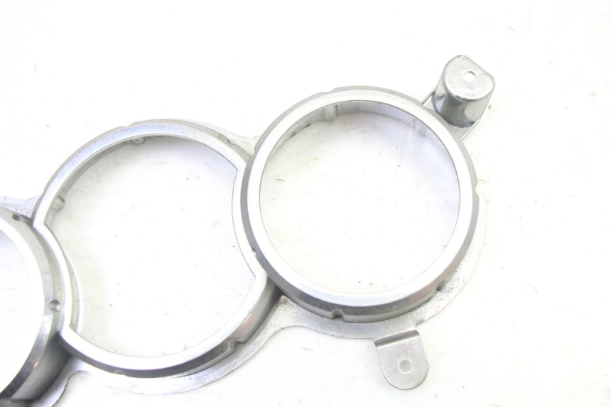 photo de OBUDOWA LICZNIKA PEUGEOT SATELIS 250 (2006 - 2012) - Zoom stanu zużycia