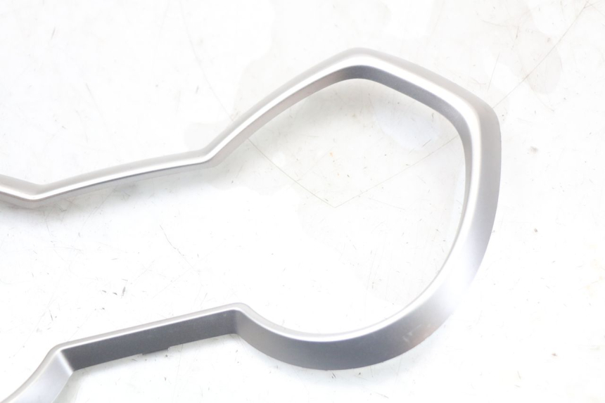 photo de OBUDOWA LICZNIKA YAMAHA XMAX X-MAX ABS 125 (2017 - 2020) - Zoom stanu zużycia