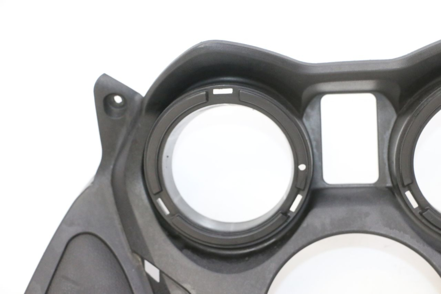 photo de OBUDOWA LICZNIKA YAMAHA X-MAX XMAX 125 (2010 - 2013) - Widok z bliska