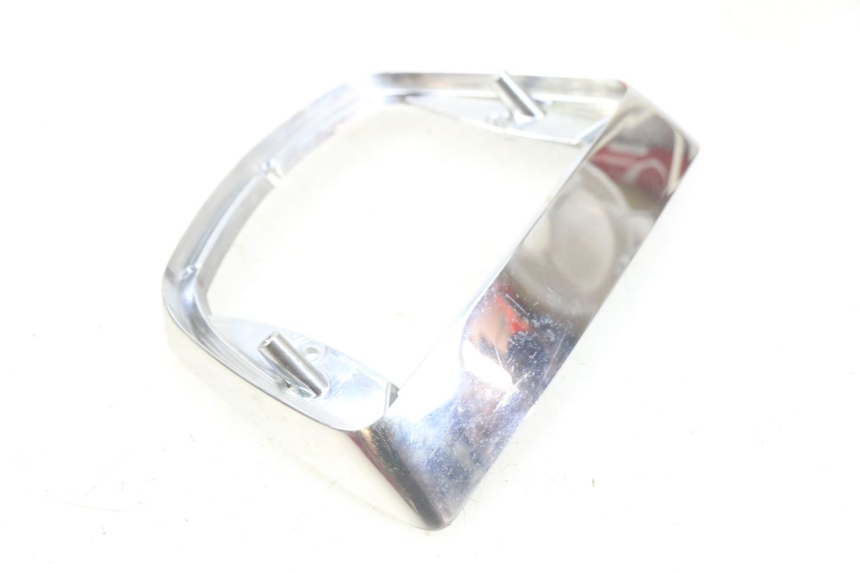 photo de OBUDOWA ŚWIATŁA TYLNEGO PIAGGIO VESPA LX 2T 50 (2005 - 2013) - Szczegół części