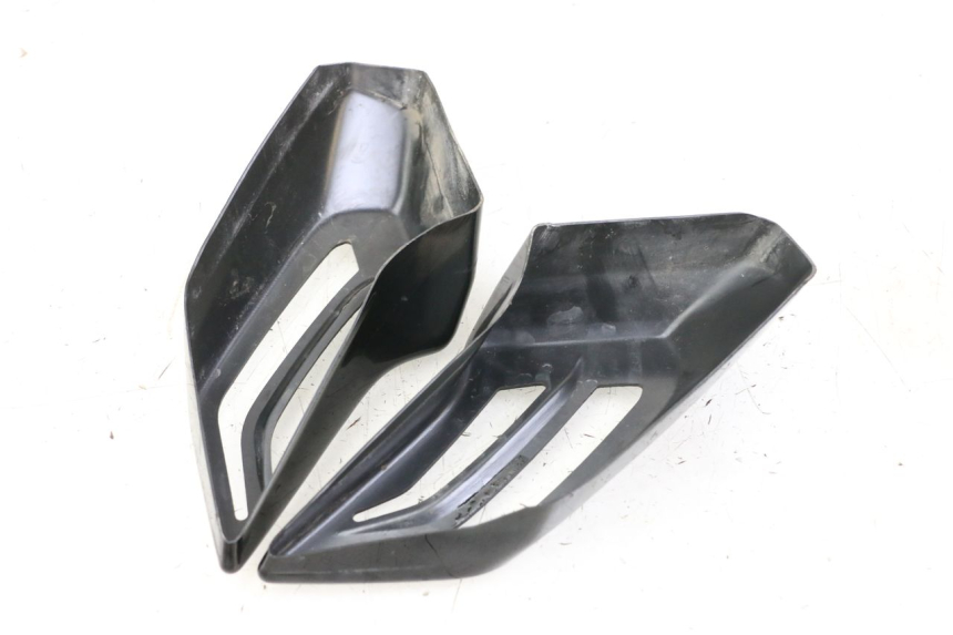 photo de OBUDOWA ŚWIATŁA TYLNEGO YAMAHA YP T-MAX TMAX 530 (2017 - 2020) - Szczegół części