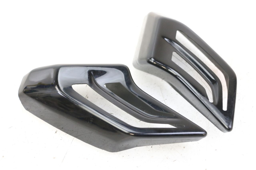 photo de OBUDOWA ŚWIATŁA TYLNEGO YAMAHA YP T-MAX TMAX 530 (2017 - 2020) - Inny kąt widzenia