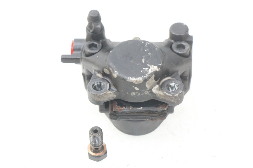 photo de ZACISK HAMULCA TYLNEGO YAMAHA AEROX NAKED 2T 50 (2013 - 2017) - Zbliżenie techniczne