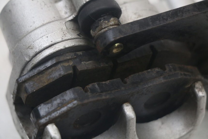 photo de ZACISK HAMULCA TYLNEGO JONWAY AZTRAL 125 (2008 - 2017) - Punkty mocowania