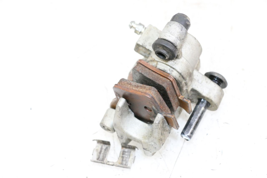 photo de ZACISK HAMULCA TYLNEGO HONDA CRF R 250 (2020 - 2021) - Zbliżenie techniczne