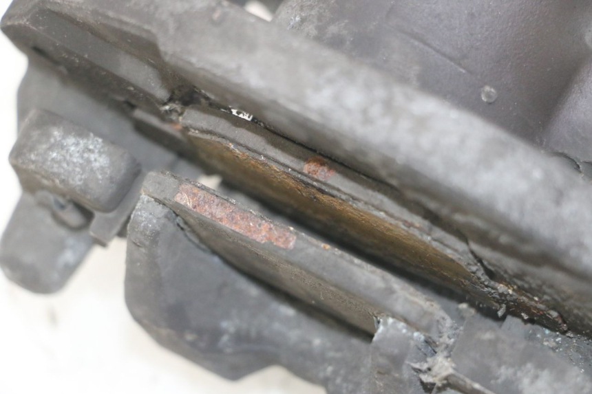 photo de ZACISK HAMULCA TYLNEGO HONDA FORZA ABS 300 (2013 - 2017) - Zbliżenie techniczne