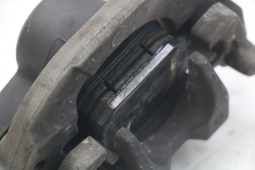 photo de ZACISK HAMULCA TYLNEGO HONDA FORZA 125 (2015 - 2016) - Zbliżenie techniczne