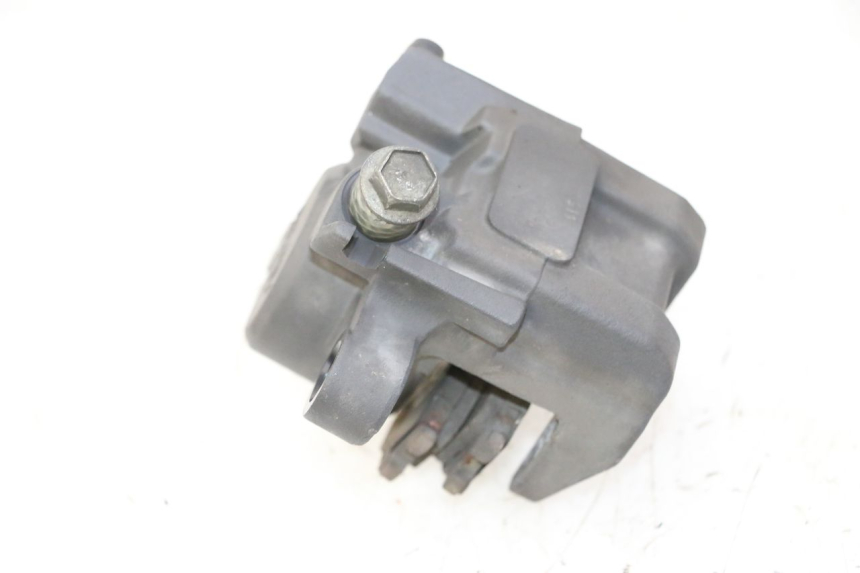 photo de ZACISK HAMULCA TYLNEGO YAMAHA FZ6 FAZER S2 600 (2007 - 2011) - Zbliżenie techniczne