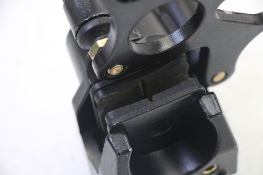 photo de ZACISK HAMULCA TYLNEGO APOLLO RFZ 125 - Punkty mocowania