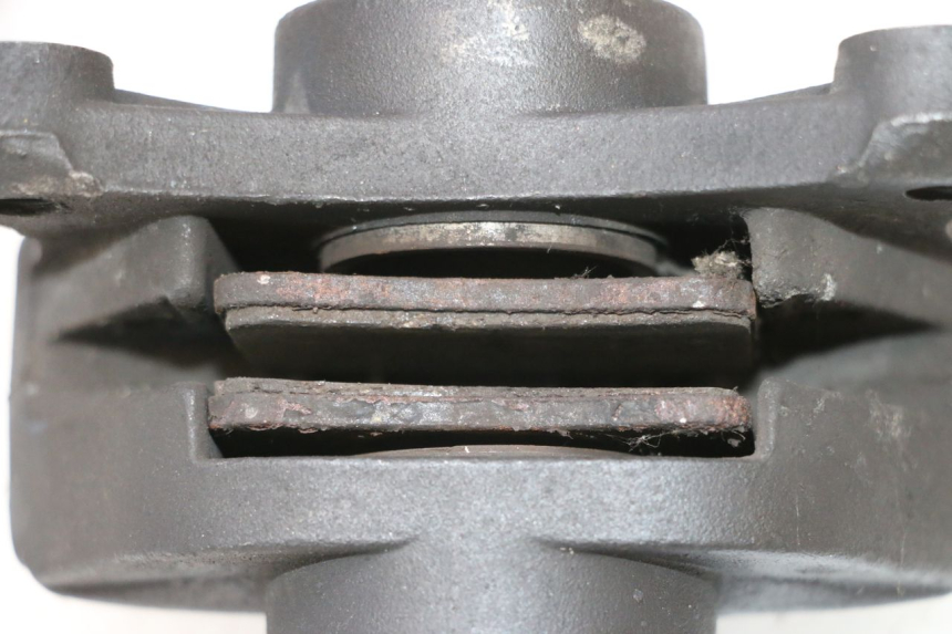 photo de ZACISK HAMULCA TYLNEGO PEUGEOT SATELIS COMPRESSOR K15 125 (2006 - 2009) - Inny kąt widzenia