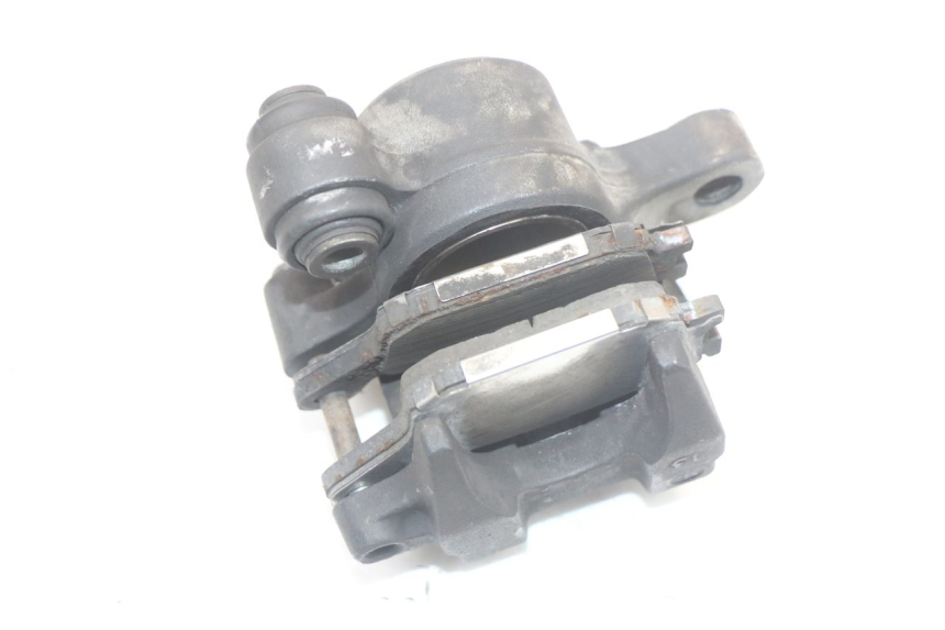 photo de ZACISK HAMULCA TYLNEGO SUZUKI GSR 750 (2011 - 2017) - Zbliżenie techniczne