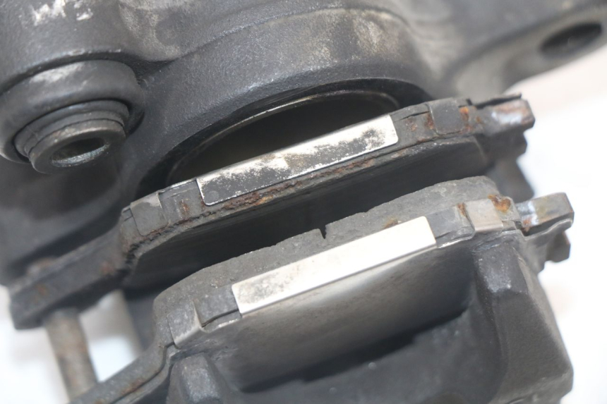 photo de ZACISK HAMULCA TYLNEGO SUZUKI GSR 750 (2011 - 2017) - Widok ogólny