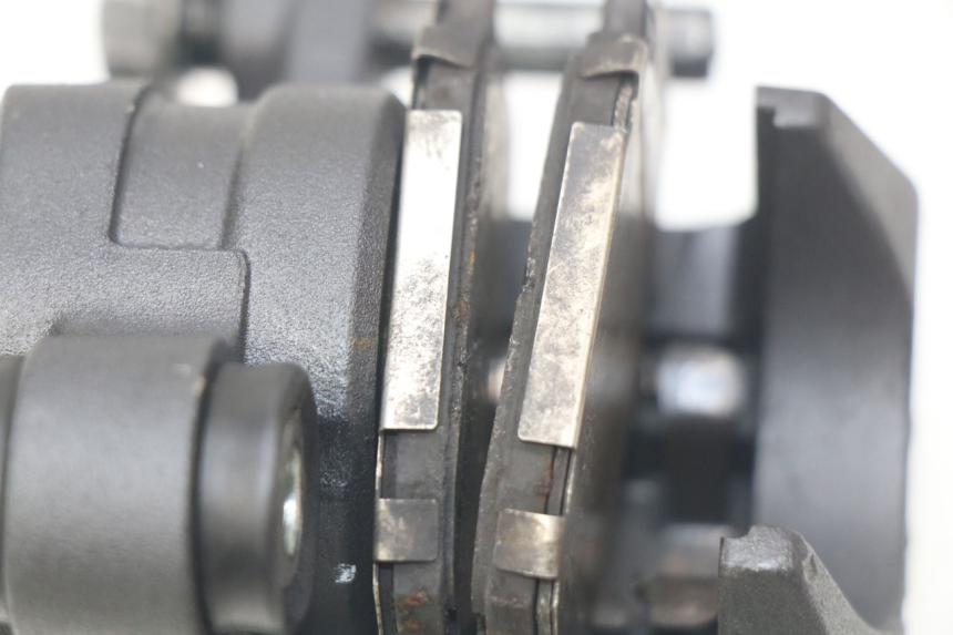 photo de ZACISK HAMULCA TYLNEGO KAWASAKI Z 650 (2016 - 2019) - Zoom stanu zużycia