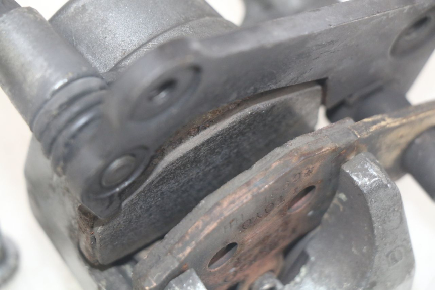 photo de ZACISK HAMULCA TYLNEGO KAWASAKI ZX-6R ZX6R 600 (1995 - 1997) - Zoom stanu zużycia