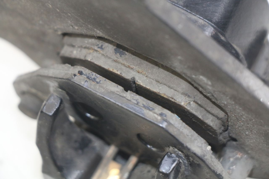 photo de ZACISK HAMULCA PRZEDNIEGO KYMCO AGILITY 16+ 4T 50 (2018 - 2023) - Zoom stanu zużycia