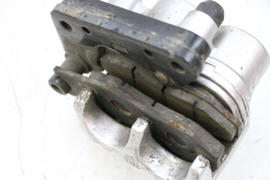 photo de ZACISK HAMULCA PRZEDNIEGO KYMCO AGILITY 4T 50 (2018 - 2022) - Inny kąt widzenia