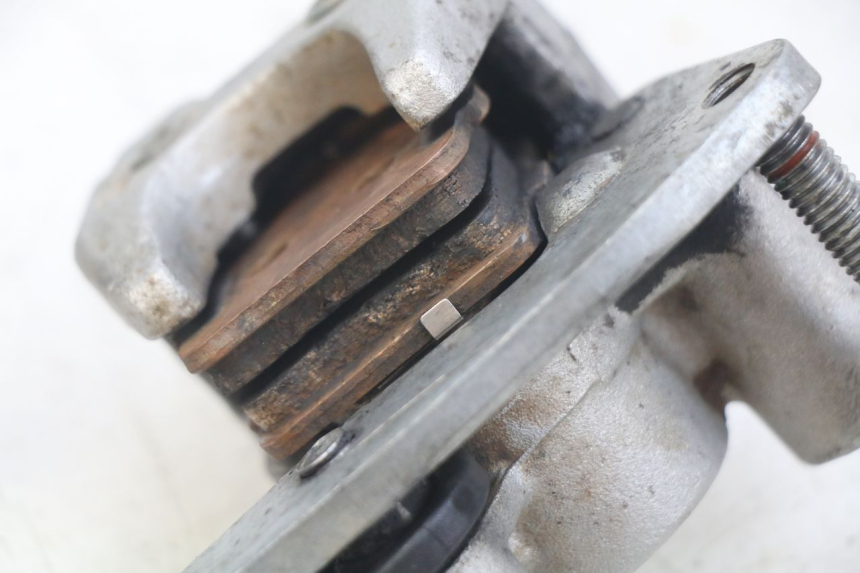 photo de ZACISK HAMULCA PRZEDNIEGO HONDA CR 80 (2001 - 2003) - Zbliżenie techniczne