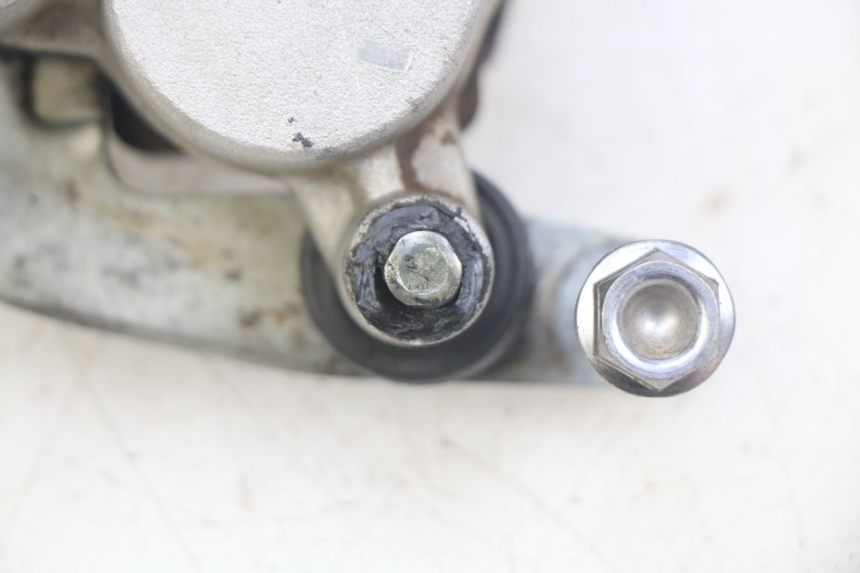 photo de ZACISK HAMULCA PRZEDNIEGO HONDA CR 80 (2001 - 2003) - Oznaczenia i referencje