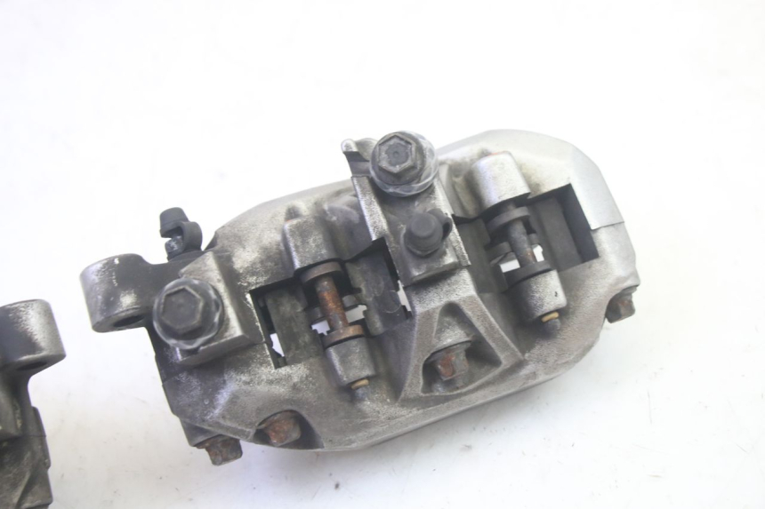 photo de ZACISK HAMULCA PRZEDNIEGO YAMAHA FJR ABS 1300 (2006 - 2012) - Punkty mocowania