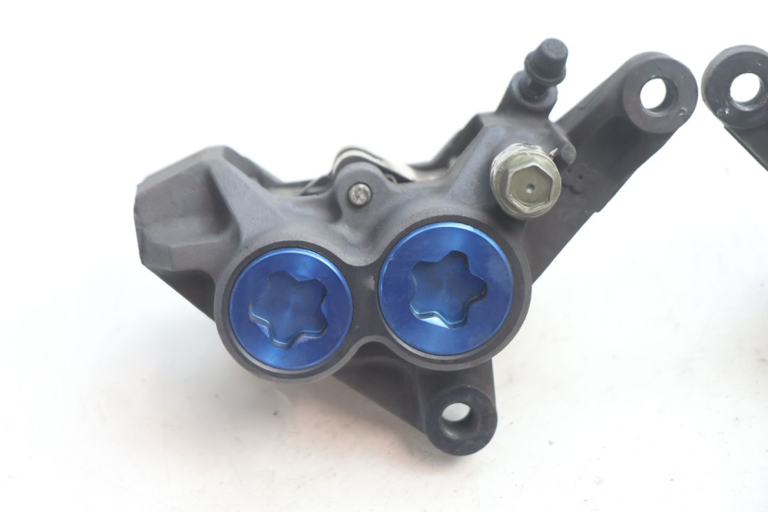photo de PRZEDNI ZACISK HAMULCOWY YAMAHA FJR 1300 (2001 - 2005) - Szczegół części