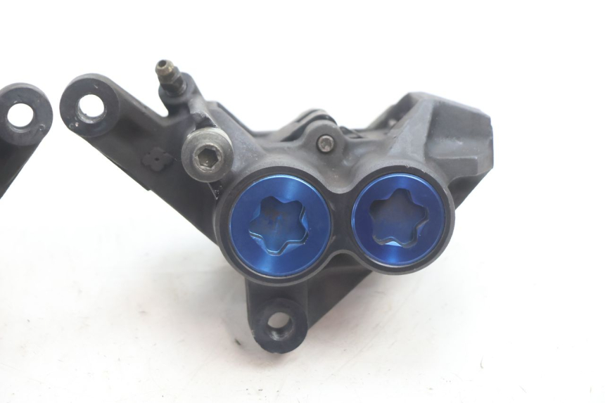 photo de PRZEDNI ZACISK HAMULCOWY YAMAHA FJR 1300 (2001 - 2005) - Zoom stanu zużycia