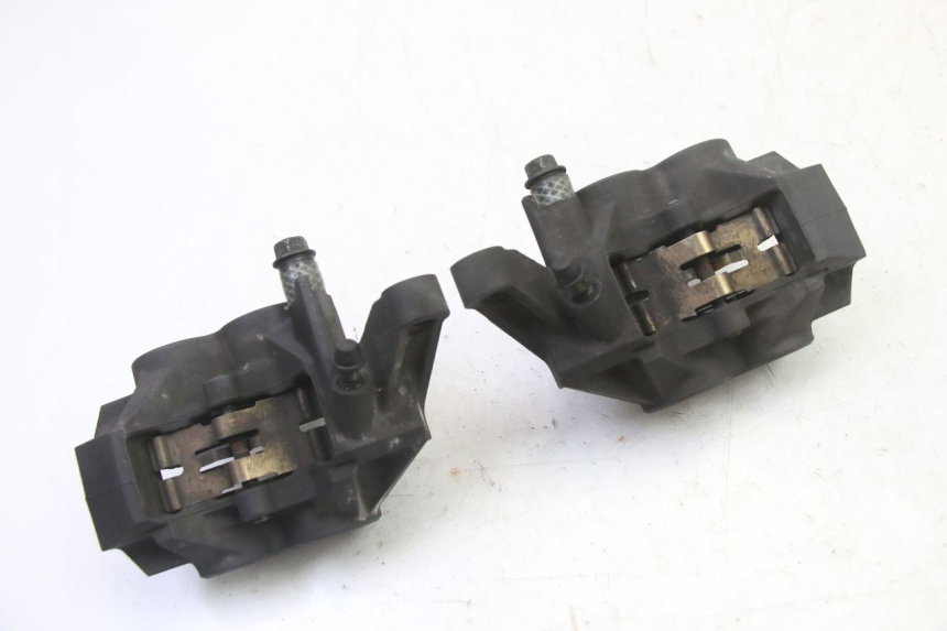 photo de ZACISK HAMULCA PRZEDNIEGO YAMAHA FZ6 FAZER S2 600 (2007 - 2011) - Zbliżenie techniczne