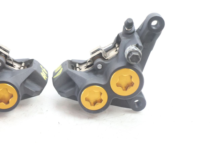 photo de ZACISK HAMULCA PRZEDNIEGO YAMAHA FZ8 800 (2010 - 2016) - Zbliżenie techniczne