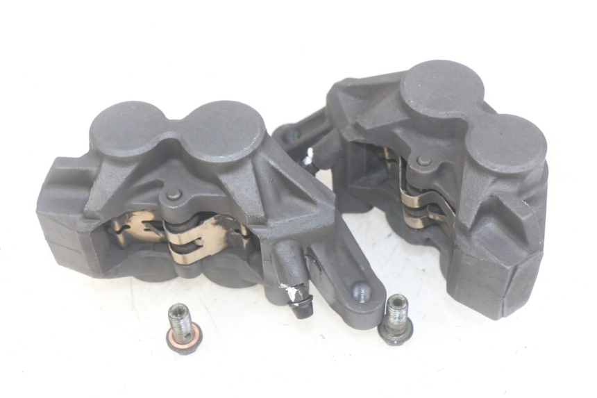 photo de ZACISK HAMULCA PRZEDNIEGO YAMAHA FZS FAZER 600 (1998 - 2001) - Zbliżenie techniczne