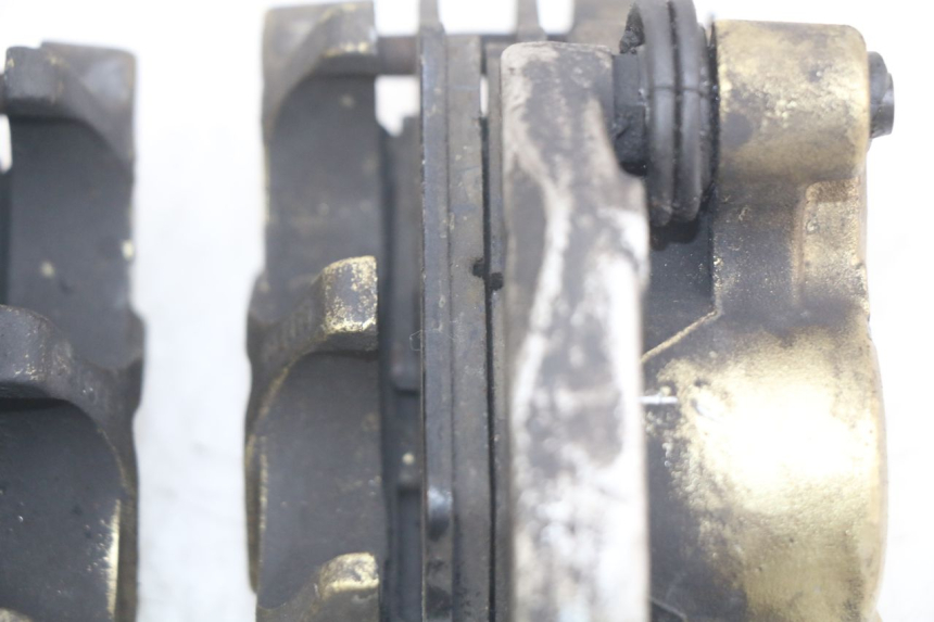 photo de ZACISK HAMULCA PRZEDNIEGO GILERA GP 800 (2007 - 2013) - Zbliżenie techniczne