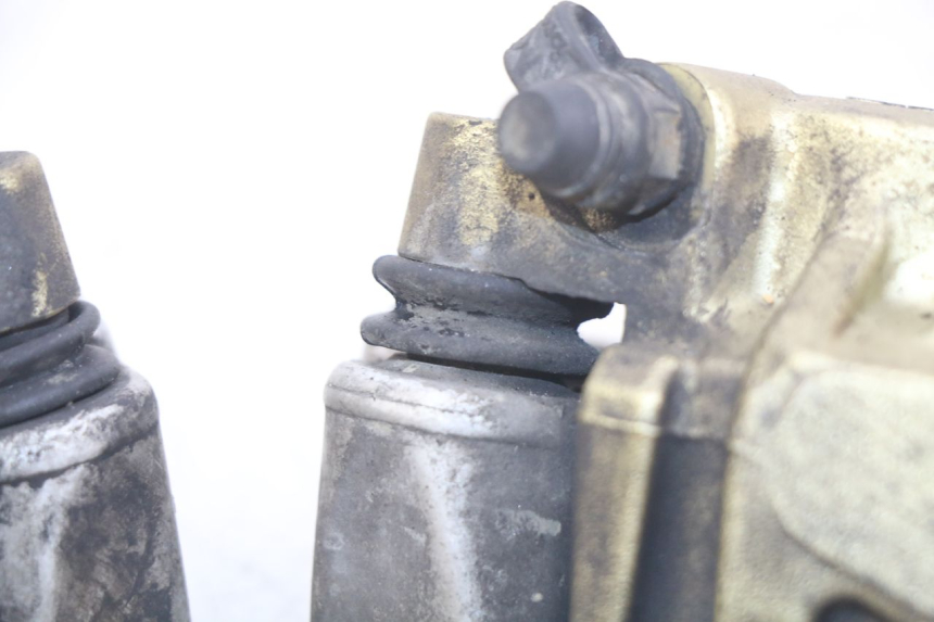 photo de ZACISK HAMULCA PRZEDNIEGO GILERA GP 800 (2007 - 2013) - Punkty mocowania