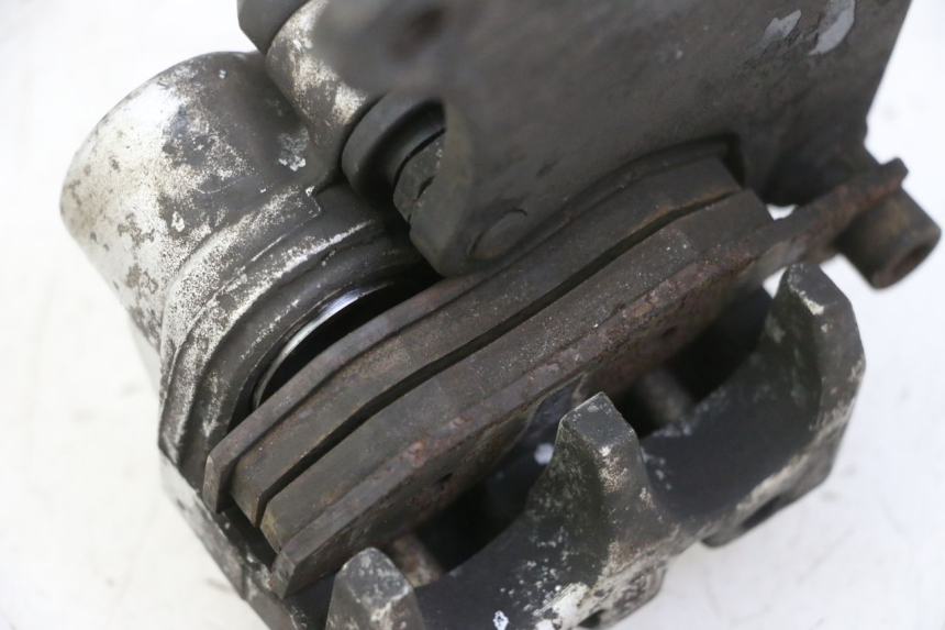 photo de ZACISK HAMULCA PRZEDNIEGO KYMCO GRAND DINK 125 (2002 - 2007) - Inny kąt widzenia