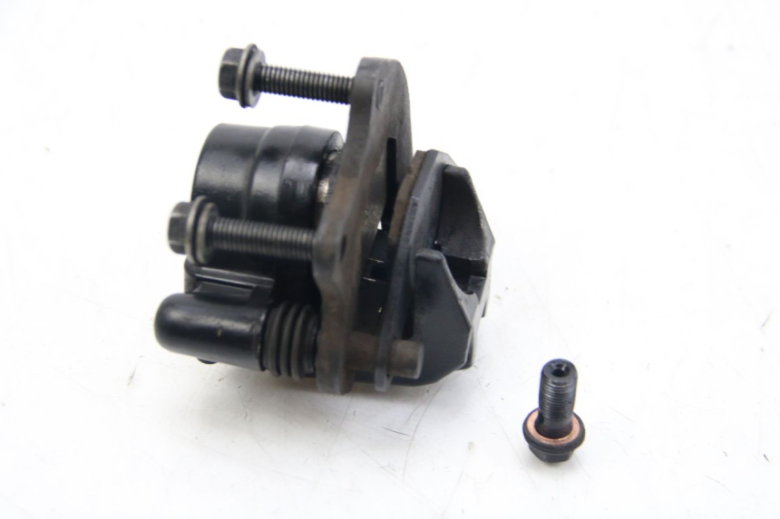 photo de ZACISK HAMULCA PRZEDNIEGO PEUGEOT KISBEE 2T 50 (2018 - 2022) - Inny kąt widzenia