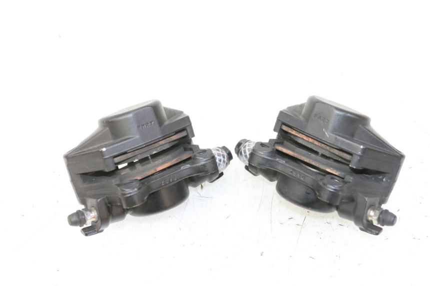 photo de ZACISK HAMULCA PRZEDNIEGO PIAGGIO MP3 HPE 310 (2024 - 2025) - Zbliżenie techniczne