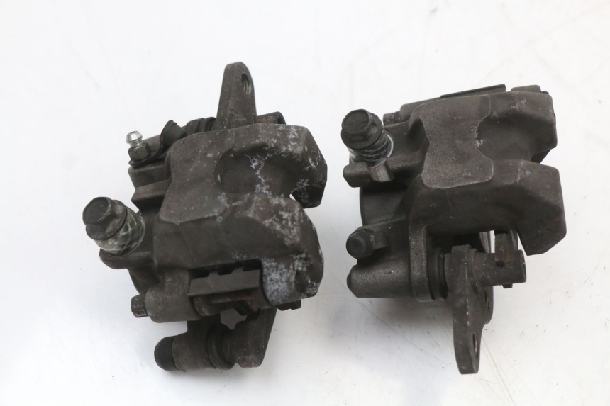 photo de ZACISK HAMULCA PRZEDNIEGO MBK MW TRYPTIK 125 (2014 - 2016) - Zbliżenie techniczne