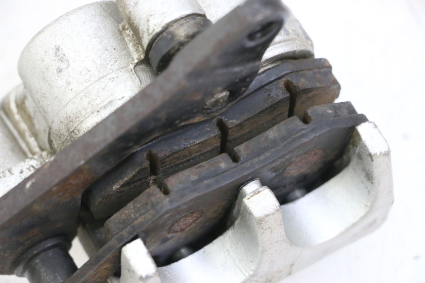 photo de ZACISK HAMULCA PRZEDNIEGO PEUGEOT TWEET 4T 50 (2014 - 2019) - Inny kąt widzenia